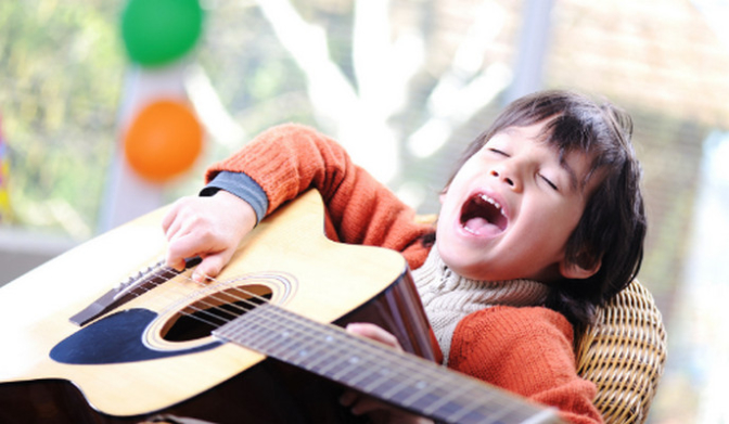 Guitare acoustique pour enfant