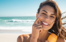 Les meilleures crèmes solaires pour peau acnéique