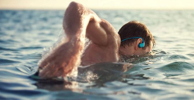 Meilleurs écouteurs de natation étanches pour la piscine 2024 : comparatif  et guide d'achat