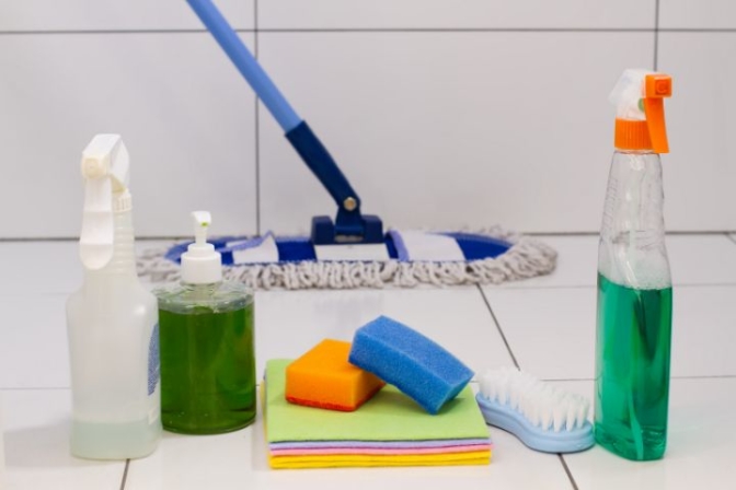 Lavez vos sols en fonction du revêtement : le guide pratique