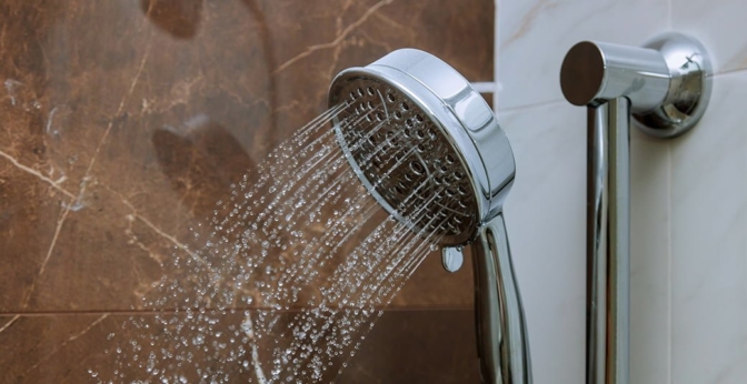 Pomme de douche led 3 couleurs tête de douche température douchette spa  Chrome ABS pour accessoires de salle de bains
