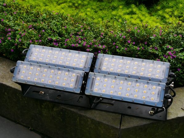 Comment choisir un projecteur LED extérieur ?