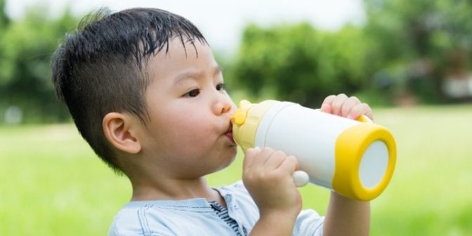 Meilleure tasse à paille pour bébé 2024 : comparatif et guide d'achat