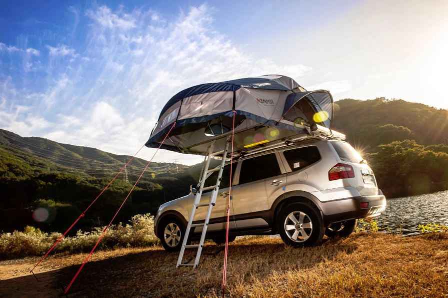 Tente de toit gonflable Quechua. Le plus abordable des camping-cars !