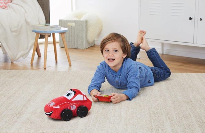 Ma première voiture télécommandé : La Coccinelle de BBurago Junior, un  jouet ludique et intuitif , à partir de 18 mois