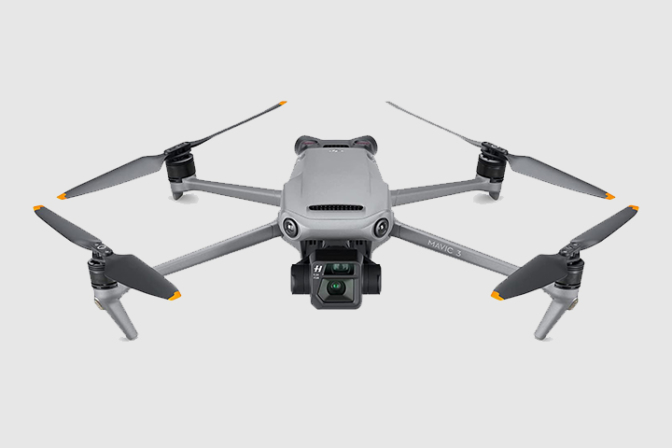 drone quadricoptère - DJI Mavic 3