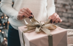 45 idées de cadeaux de Noël pour belle-mère