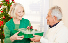 44 idées de cadeaux pour des retraités
