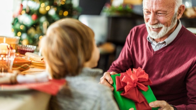 59 idées cadeaux de Noël  pour votre grand-père