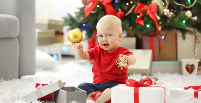 38 idées de cadeaux de Noël pour bébés