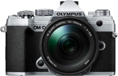 appareil photo argentique - Olympus E-M5 Mark III