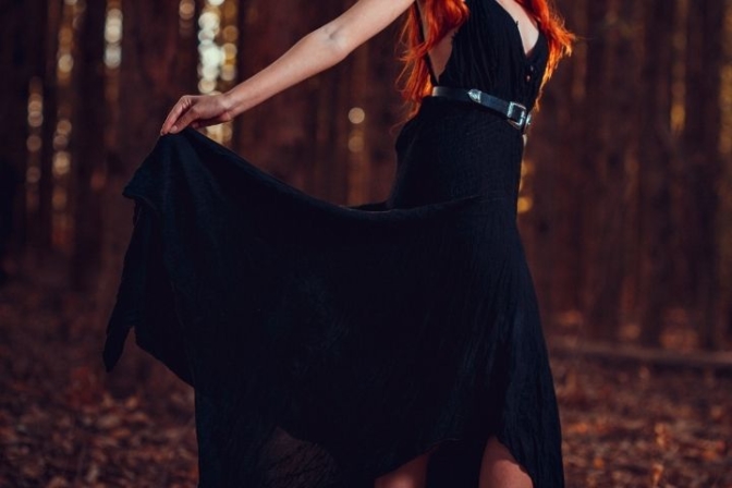 La robe noire asymétrique