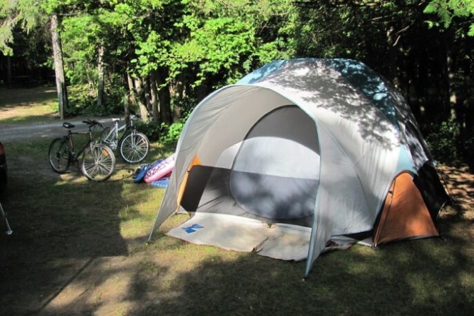 La tente dôme de camping
