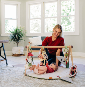  - Tiny Love - tapis de jeu pour bébé avec arche en bois