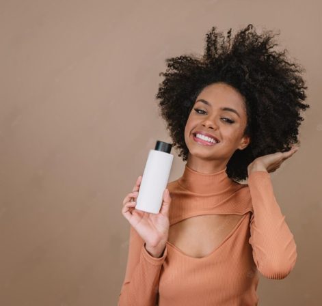 Le shampoing pour cheveux afro naturel ou bio