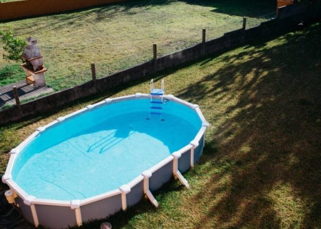 Comment choisir : piscine semi-enterrée