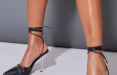 talons à lacets - PrettyLittle Thing – Sandales pointues à lacets en simili cuir