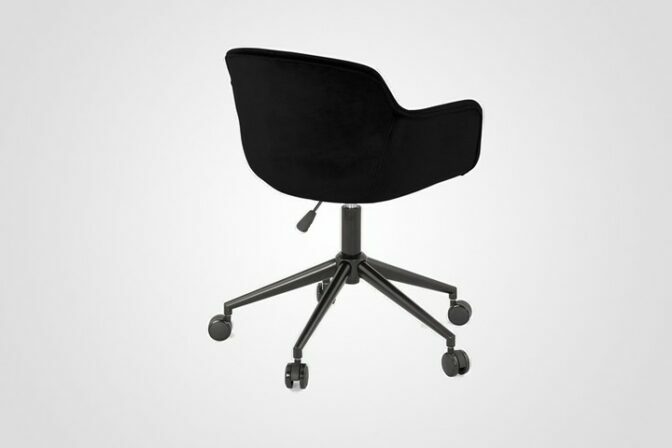 Chaise noire design pratique