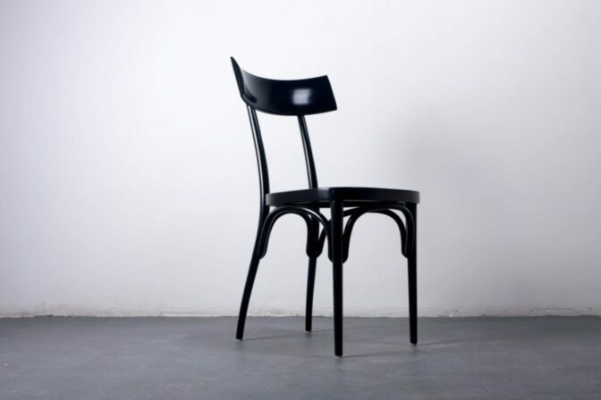 Pourquoi acheter : chaise noire et bois