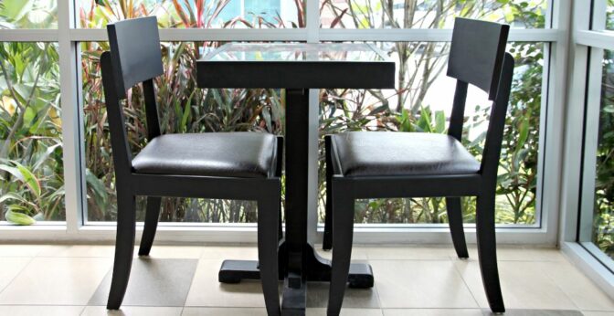 5 astuces pour votre chaise noire et bois