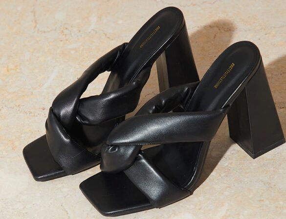 chaussures à talon carré - Mules en simili cuir Pretty Little Thing