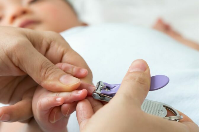 Comment couper les ongles de bébé ?