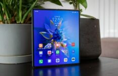Le nouveau smartphone pliable Huawei Mate X3 défie ses concurrents avec son poids très léger