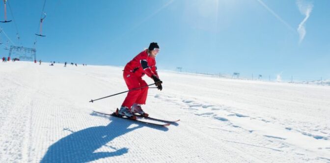 Skis polyvalents orientés piste