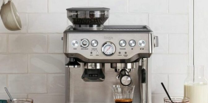 Machine à café avec broyeur silencieux en acier