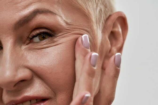 Pourquoi acheter : crème contour des yeux après 50 ans