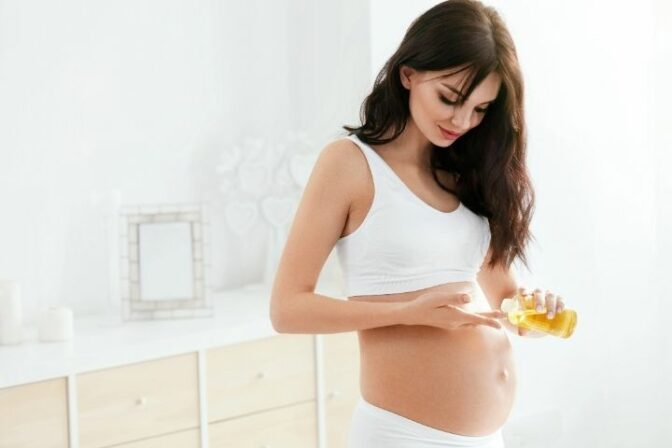Comment choisir : huile contre les vergetures de grossesse