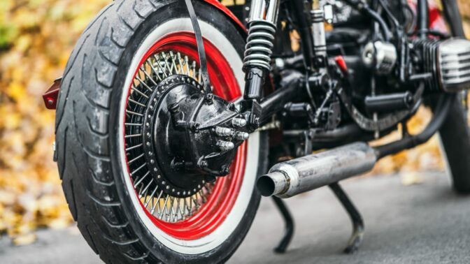 Comment choisir : pneu moto pour roadster