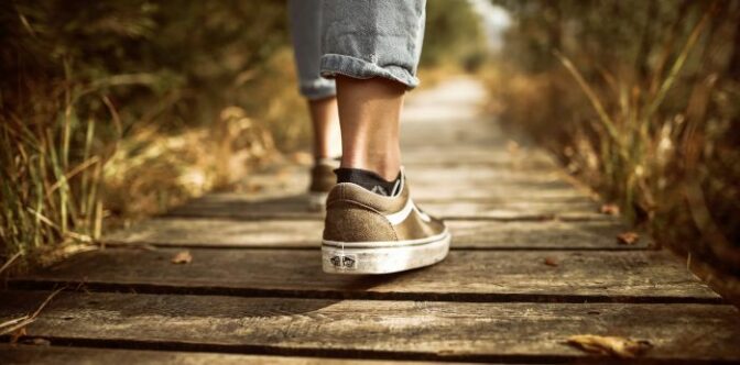 Comment choisir : chaussures de marche en ville pour femme