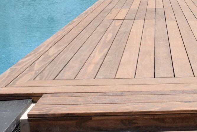 Les meilleurs bois pour terrasse de piscine 1