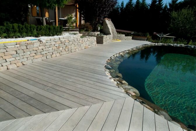 Les meilleurs bois pour terrasse de piscine