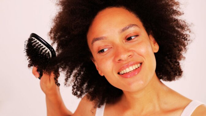 Les meilleures brosses pour cheveux bouclés